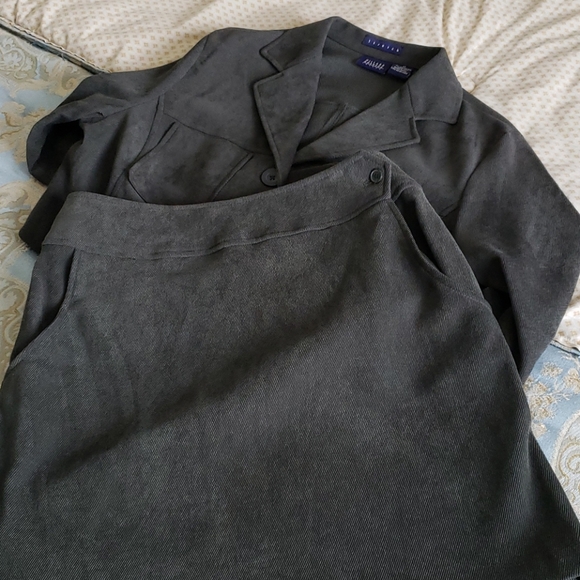 Hillard&Hanson Skirt & Jacket set - Picture 14 of 16